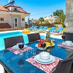Yasam Park Rena Villalari Oeluedeniz Villa Fethiye